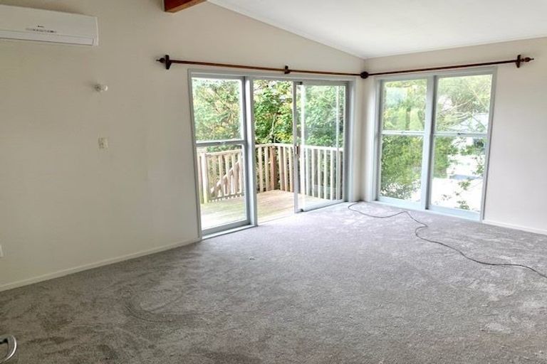 Photo of property in 98 Awaroa Road, Sunnyvale, Auckland, 0612