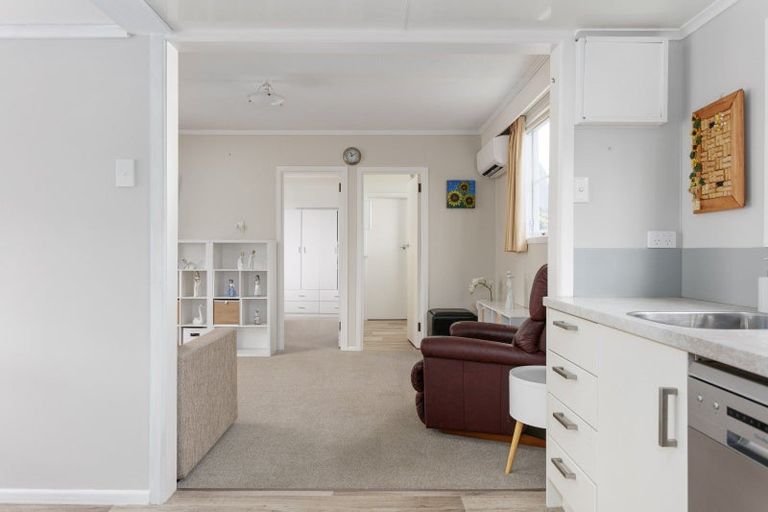Photo of property in Orange Grove Flats, 2/549 Childers Road, Te Hapara, Gisborne, 4010