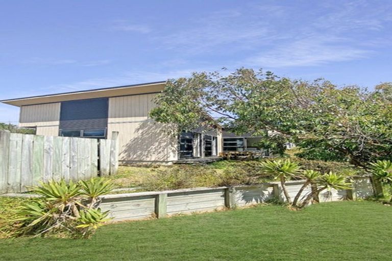 Photo of property in 155 Kahukura Avenue, Waitarere Beach, Levin, 5510