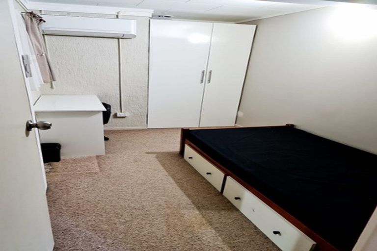 Photo of property in 17 Woodvale Road, Glen Eden, Auckland, 0602