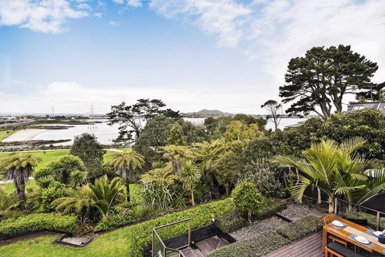 Photo of property in 34 Seacliffe Road, Hillsborough, Auckland, 1042