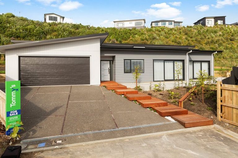 Photo of property in 41 Ken Douglas Drive, Aotea, Porirua, 5024