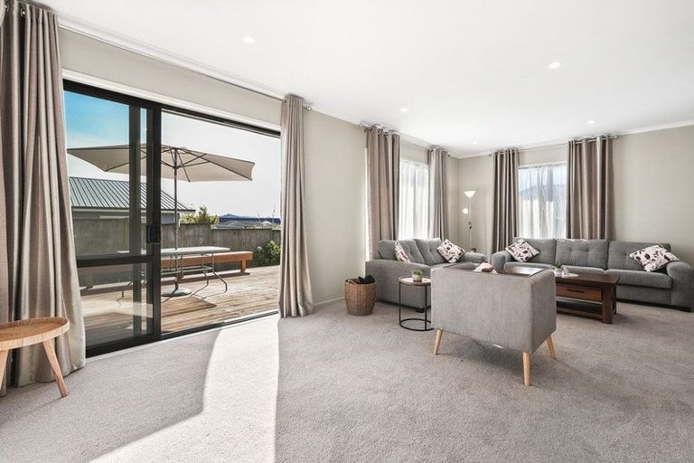 Photo of property in 2 Makaka Lane, Silverdale, 0932