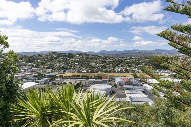 Photo of property in 26 Waiwera Crescent, Maupuia, Wellington, 6022