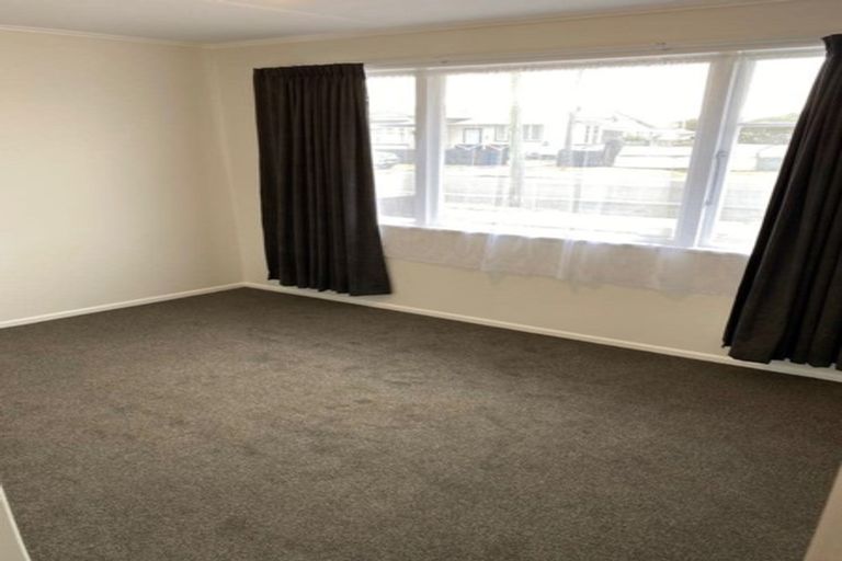 Photo of property in 12 Mosston Road, Castlecliff, Whanganui, 4501