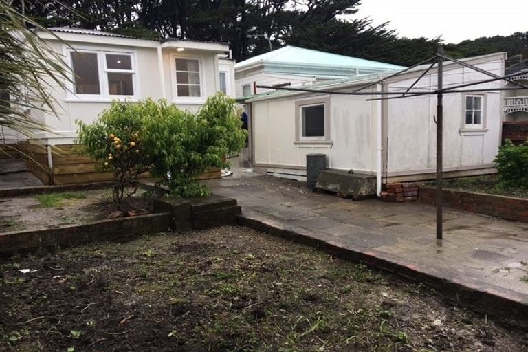Photo of property in 94 Russell Terrace, Berhampore, Wellington, 6023