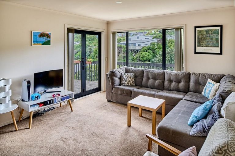 Photo of property in 17 Endeavour Drive, Whitby, Porirua, 5024