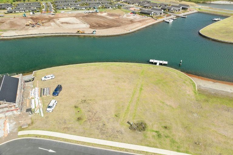 Photo of property in 62 Waitemata Drive, One Tree Point, 0118