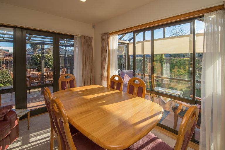 Photo of property in 4 Chesterfield Mews, Russley, Christchurch, 8042