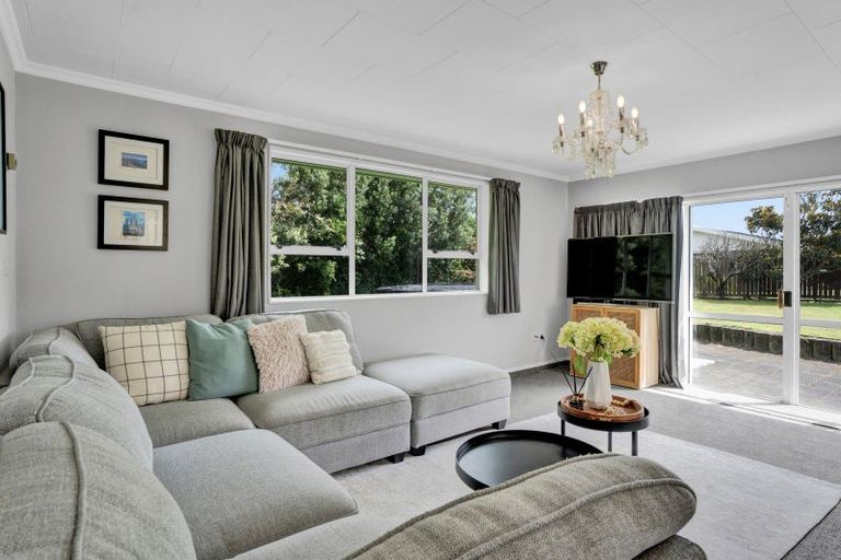 Photo of property in 14 Heaphy Road, Opunake, 4616