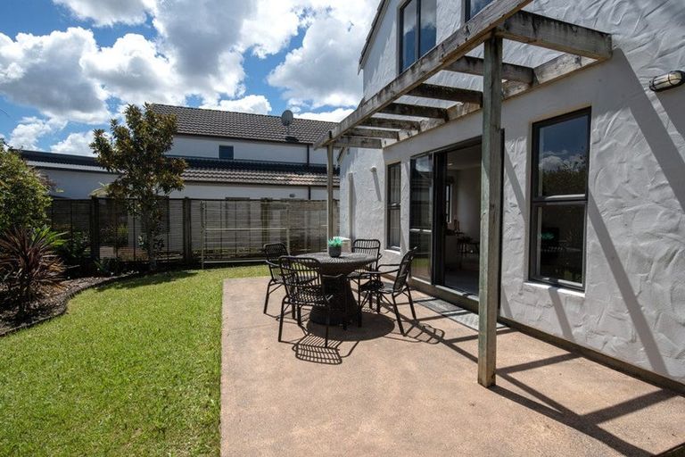 Photo of property in 9/64 Schnapper Rock Road, Schnapper Rock, Auckland, 0632
