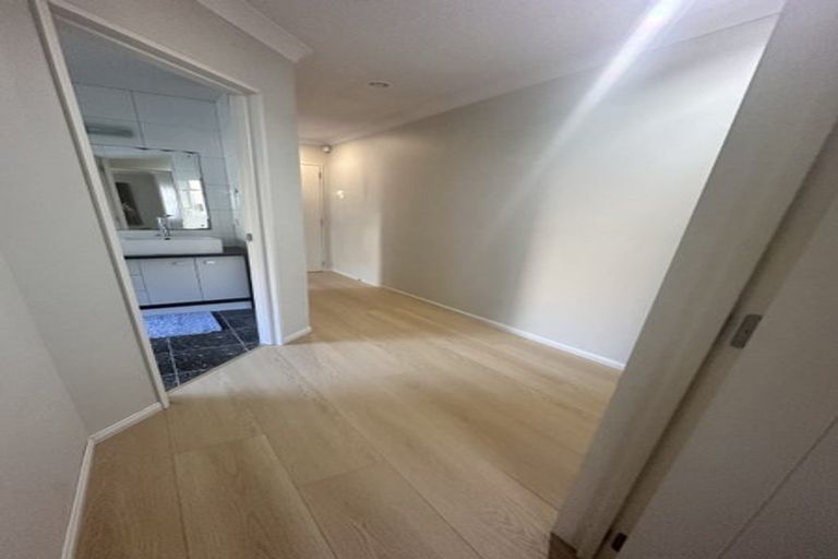 Photo of property in 52 Sapperton Drive, Henderson, Auckland, 0612