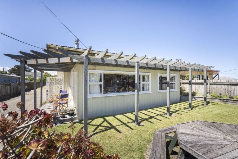 Photo of property in 11 Hunia Terrace, Himatangi Beach, Foxton, 4891