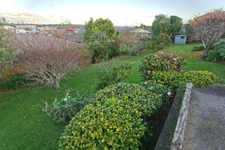 Photo of property in 39 Mellons Bay Road, Mellons Bay, Auckland, 2014