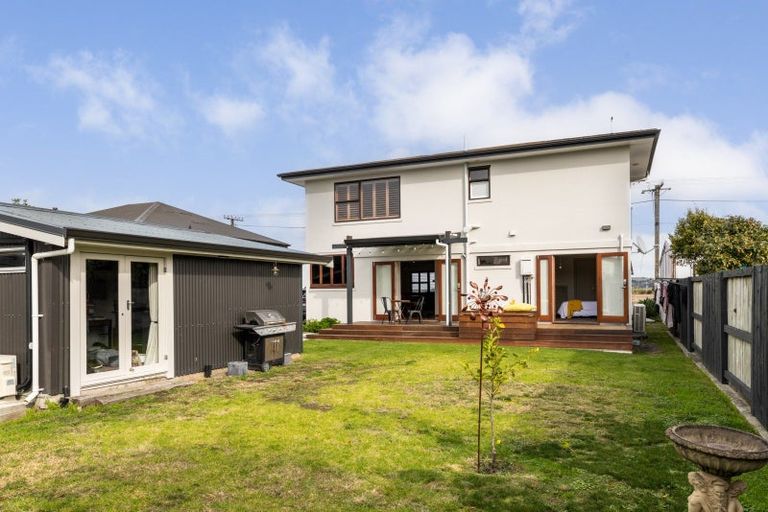 Photo of property in 62 Meeanee Quay, Westshore, Napier, 4110