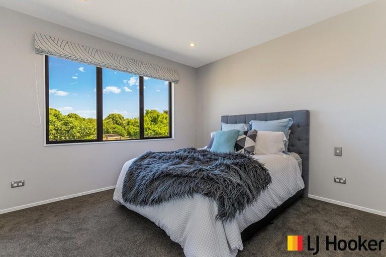 Photo of property in 98 Bushlake Way, Kingseat, Papakura, 2580