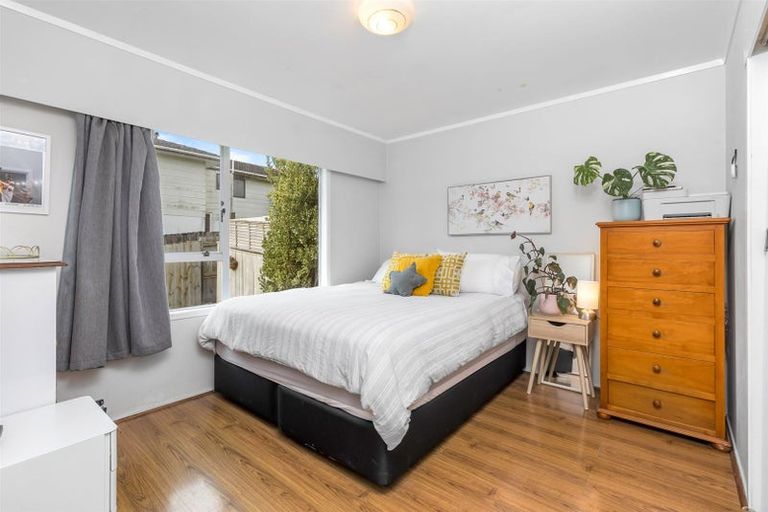 Photo of property in 2/120 Lynn Road, Bayview, Auckland, 0629