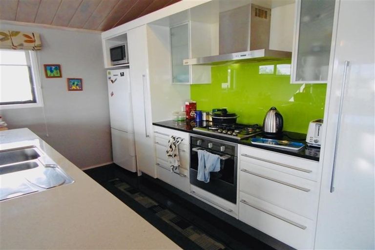 Photo of property in 3 Manu Crescent, Upper Vogeltown, New Plymouth, 4310