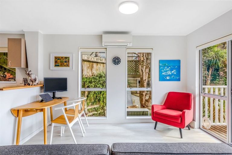 Photo of property in 1/12 Kenef Road, Paremata, Porirua, 5024