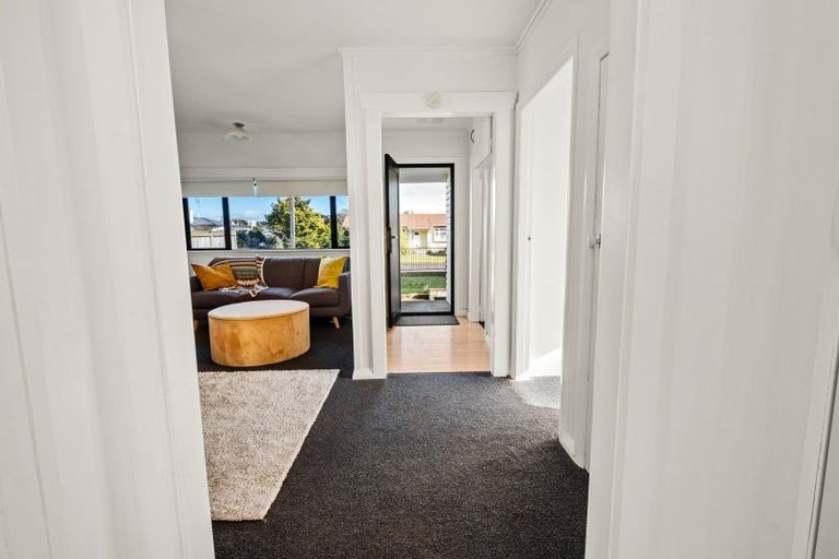 Photo of property in 3 Tupoki Street, Glen Avon, New Plymouth, 4312