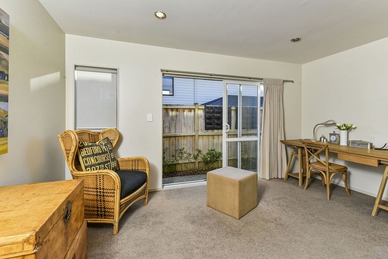 Photo of property in 6 Mulu Place, Fairview Heights, Auckland, 0632
