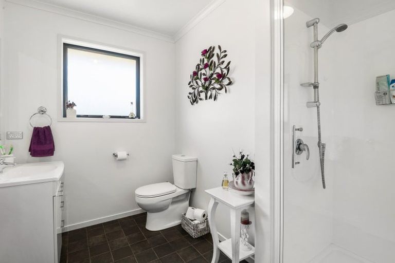 Photo of property in 16 Weka Place, Picton, 7220