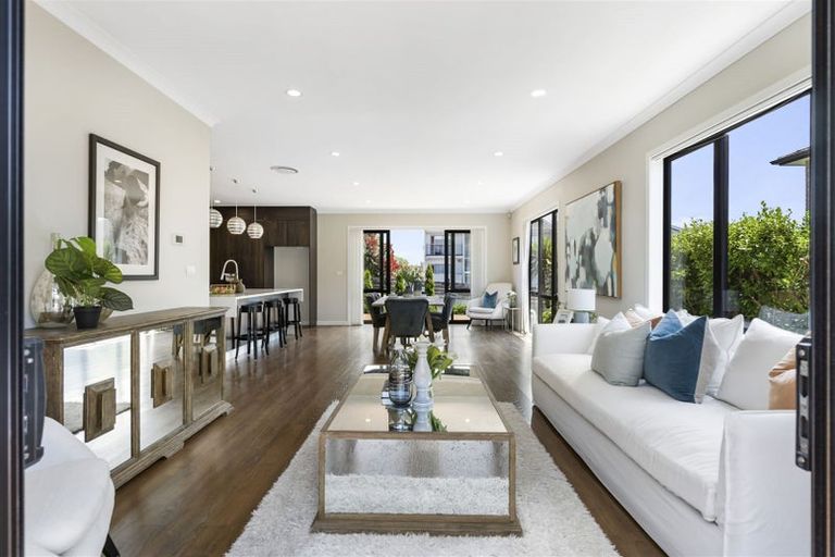 Photo of property in 97 Medallion Drive, Oteha, Auckland, 0632