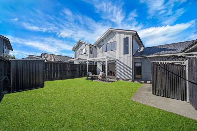 Photo of property in 12 Hoiho Road, Pukekohe, 2120
