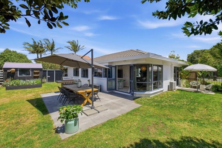 Photo of property in 11 Reef Avenue, Papamoa Beach, Papamoa, 3118