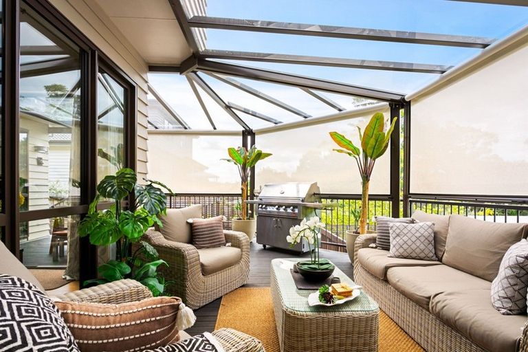 Photo of property in 16 Mural Place, Greenhithe, Auckland, 0632