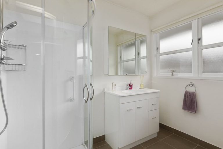 Photo of property in 2/53 Ludlam Crescent, Woburn, Lower Hutt, 5010