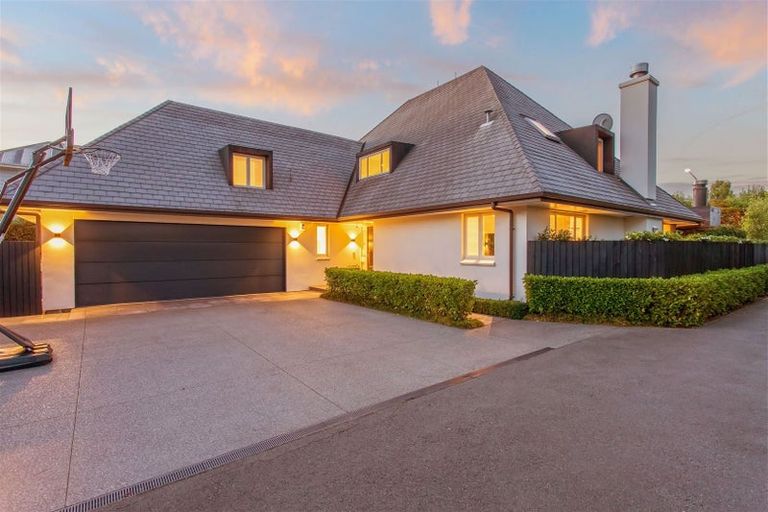 Photo of property in 72 Glandovey Road, Fendalton, Christchurch, 8052