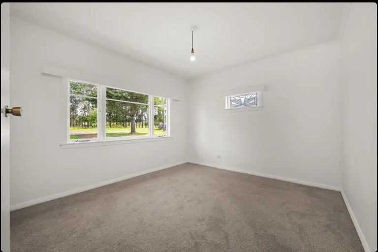 Photo of property in 38 Farrand Road, Kumeu, 0891