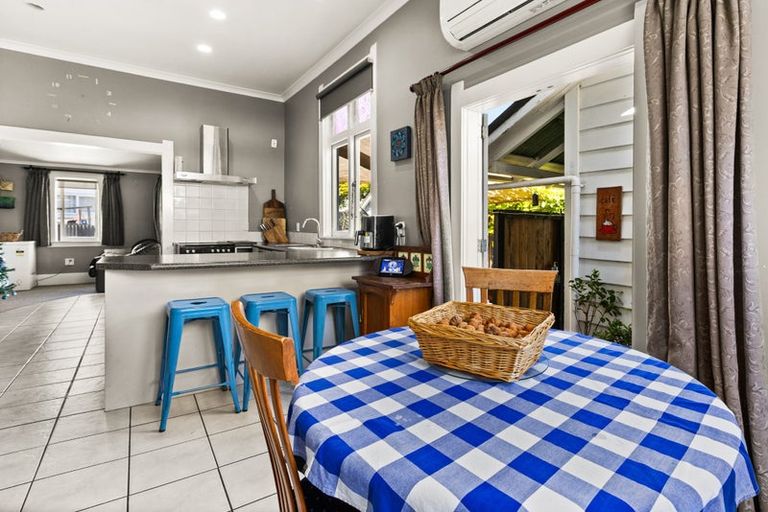 Photo of property in 115 Charlotte Crescent, Mayfair, Hastings, 4122