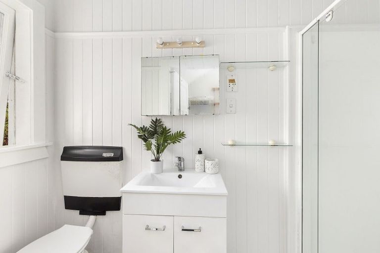 Photo of property in 15 Charlotte Avenue, Brooklyn, Wellington, 6021