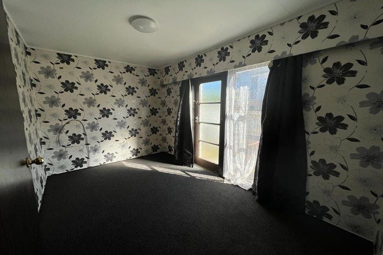 Photo of property in 1/69 Butley Drive, Farm Cove, Auckland, 2012