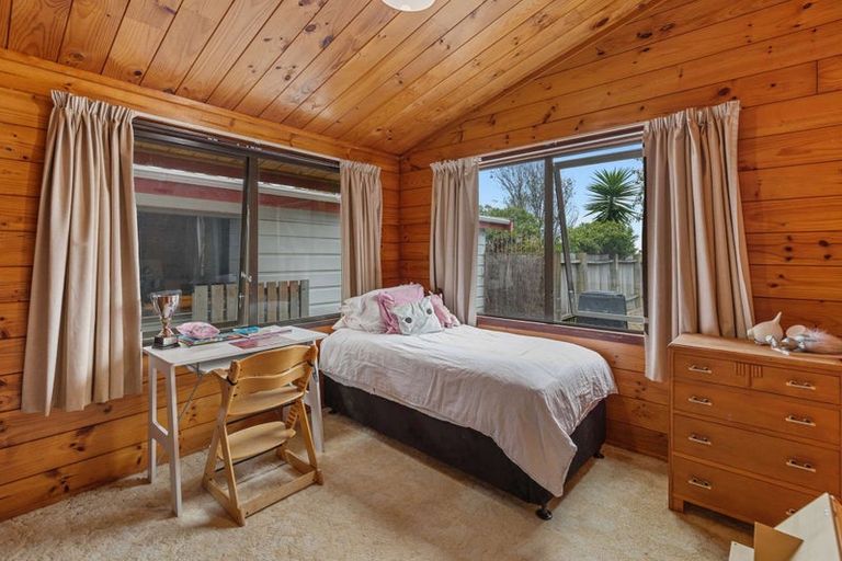 Photo of property in 6 Suzanne Grove, Kelvin Grove, Palmerston North, 4414