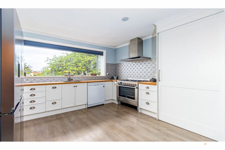 Photo of property in 76 Rhodes Street, Waimate, 7924