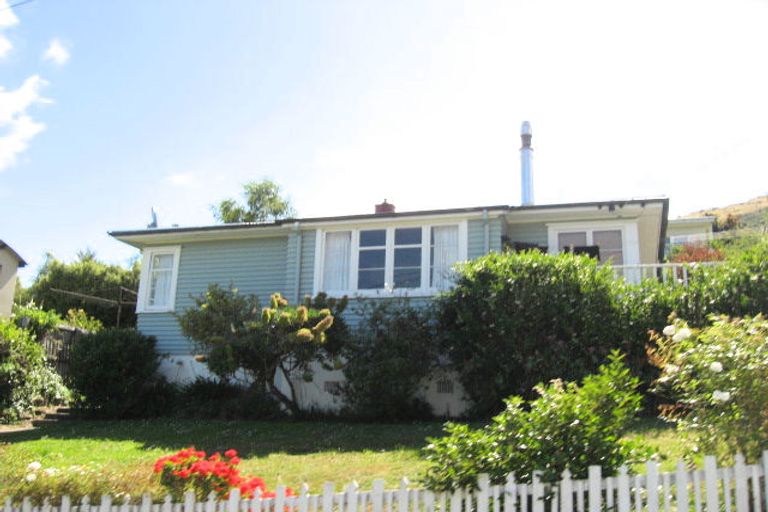 Photo of property in 35 Cornwall Road, Lyttelton, 8082
