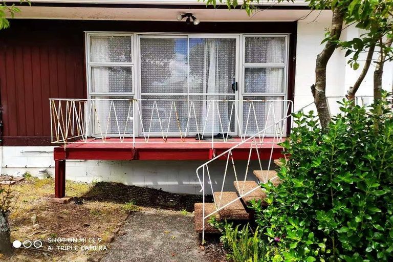 Photo of property in 2/15 Trojan Crescent, New Lynn, Auckland, 0600