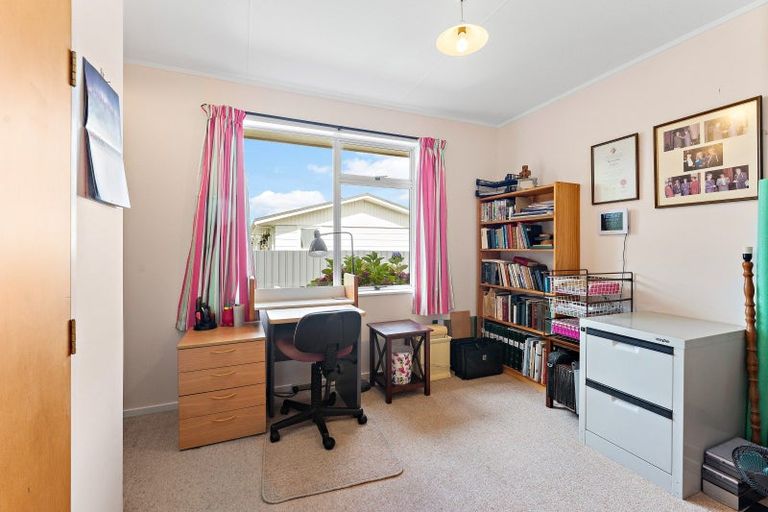 Photo of property in 11 Beaumont Place, Westbrook, Palmerston North, 4412