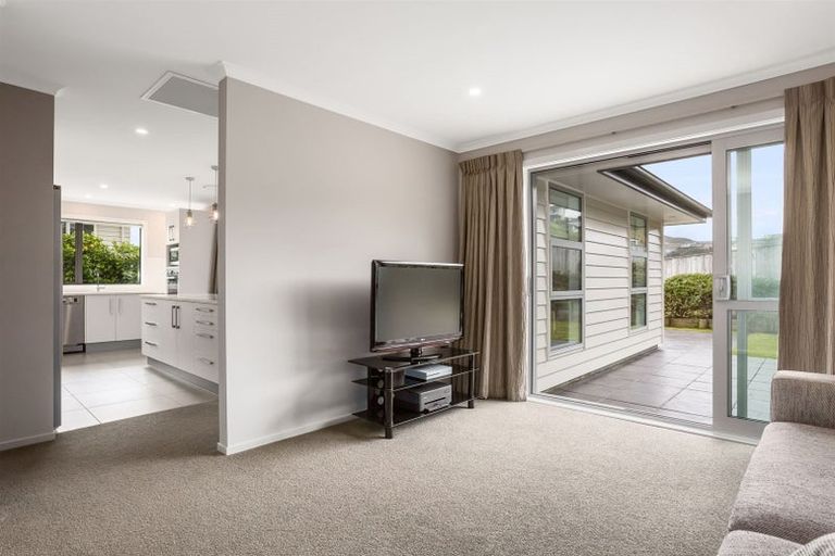 Photo of property in 27 John Burke Drive, Aotea, Porirua, 5024