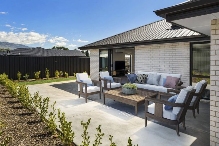 Photo of property in 2 Travertine Street, Cromwell, 9310