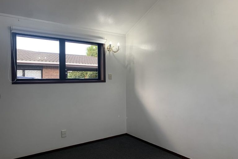 Photo of property in 1/16 Frank Evans Place, Henderson, Auckland, 0610
