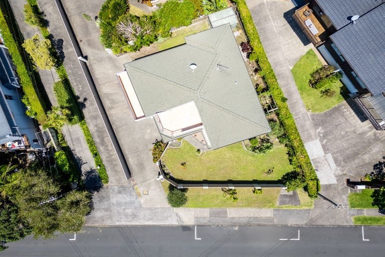 Photo of property in 2/89 Aberdeen Road, Castor Bay, Auckland, 0620