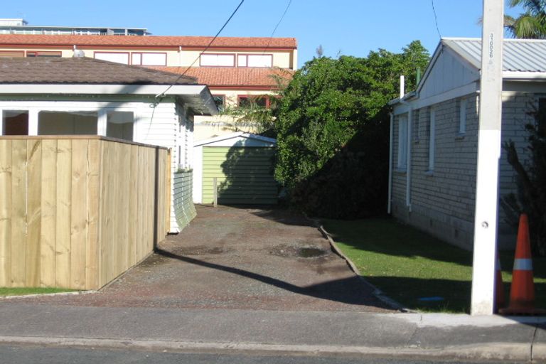 Photo of property in 1/6 Edward Avenue, Orewa, 0931