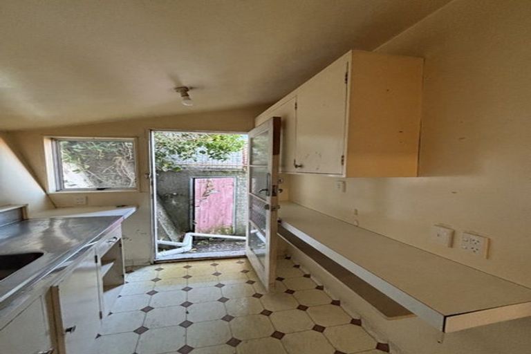 Photo of property in 6 Hanson Street, Mount Cook, Wellington, 6021