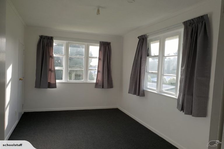 Photo of property in 6 Kaponga Crescent, New Lynn, Auckland, 0600