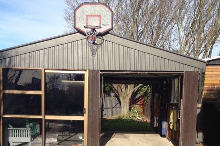 Photo of property in 8 Lomond Place, Woolston, Christchurch, 8062