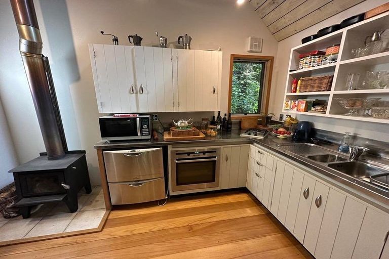 Photo of property in 23b Kakariki Grove, Waikanae, 5036